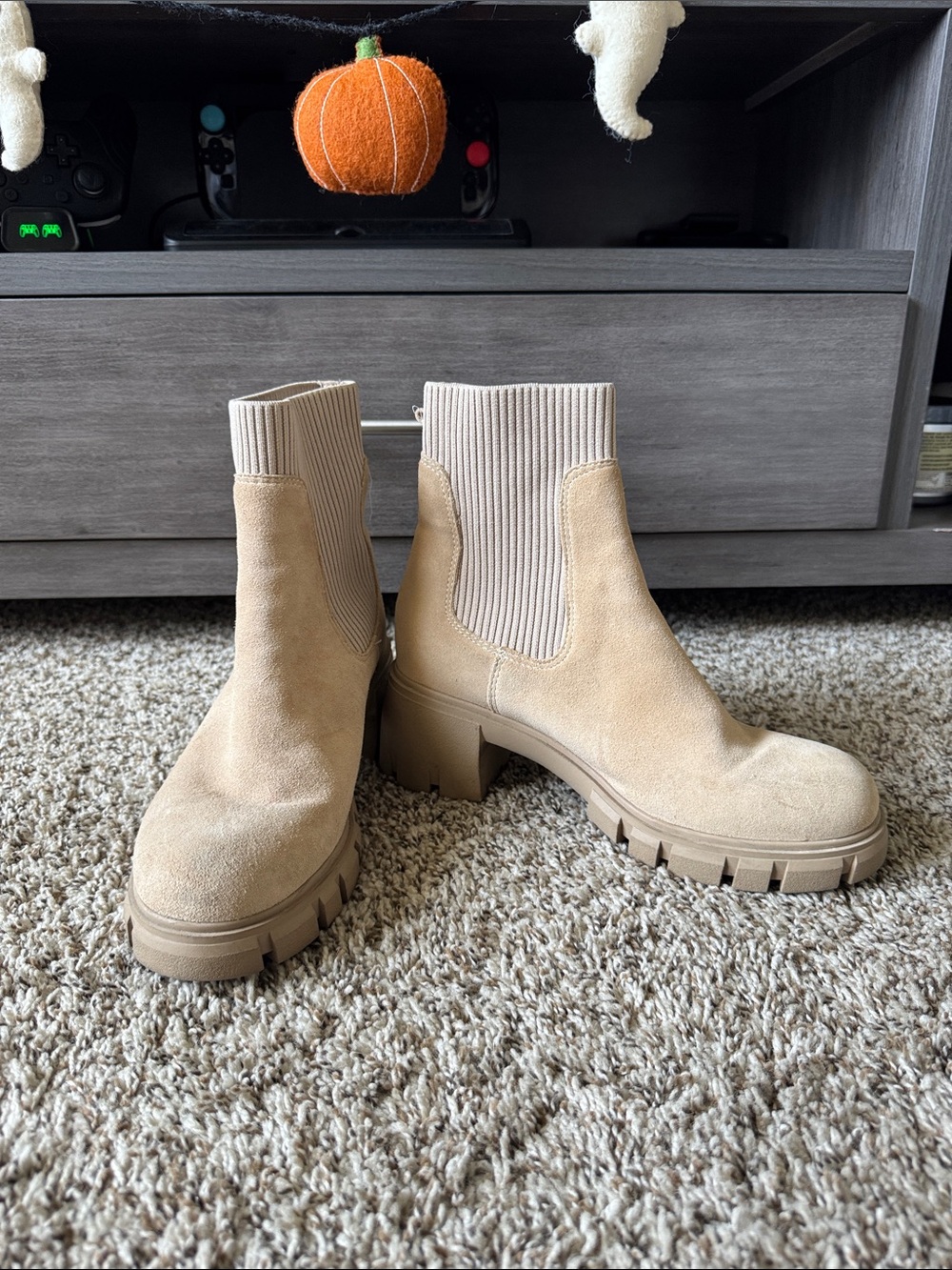 Steve Madden Tan Suede Chunky Chelsea Ankle Boots